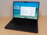 アップル「M5搭載MacBook Pro」レビュー：ゲームやAIに強いプロセッサーの実力を過去機種と比較のニュースの画像